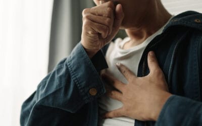 Pneumonia bacteriana: o que é, sintomas, causas, tratamento e sinais de alerta