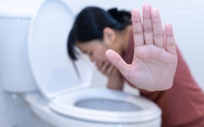 Bulimia nervosa: compulsão alimentar, vômitos, sinais de alerta e tratamento